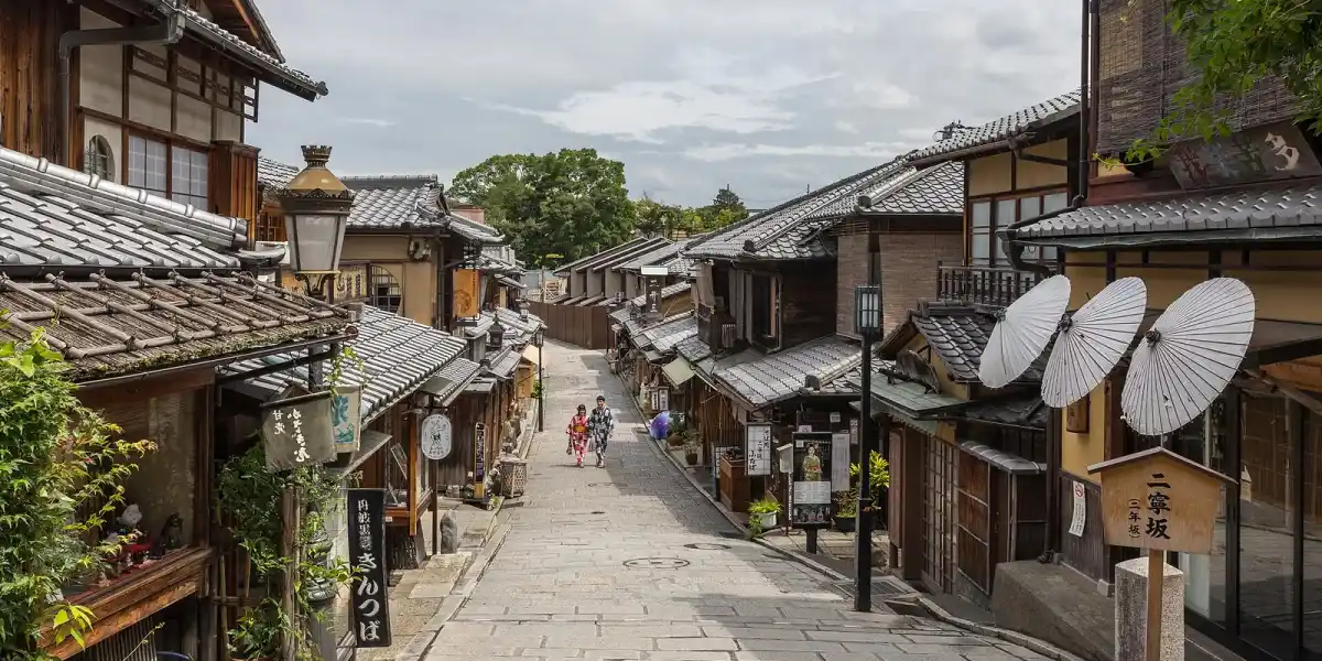 Are Travel Guides Wrong About Japan?