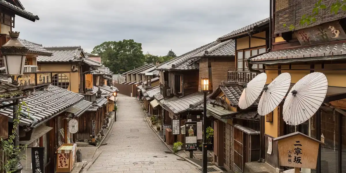 The Weight of a Kind Gesture — Why Generosity in Japan Feels Different (and How to Receive It)