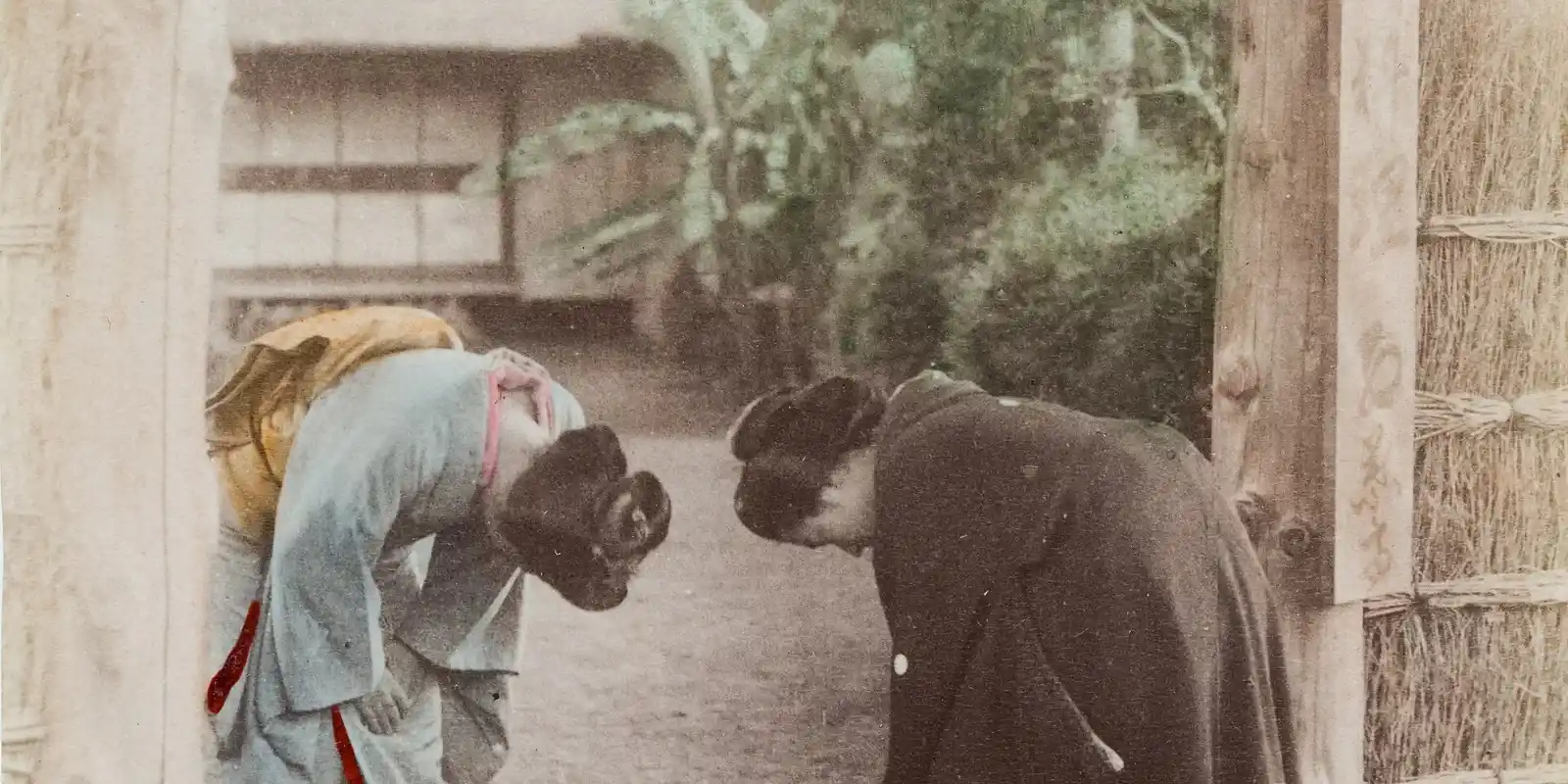 Why Are Japanese People So Polite? — The Answer Japanese People Themselves Disagree With