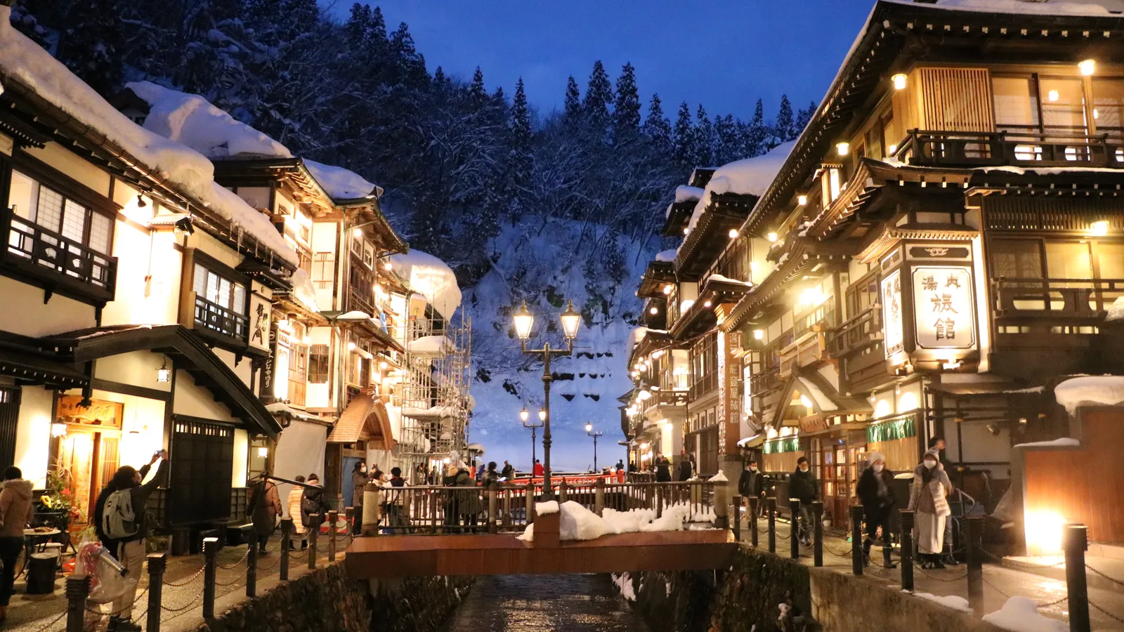 Ginzan Onsen — Where the Gas Lamps, and the Night, Belong to Those Who Stay