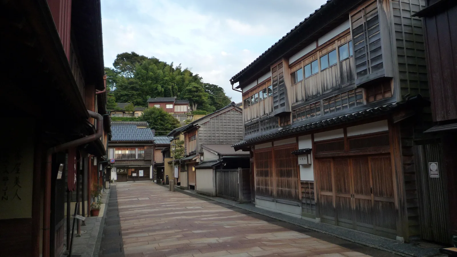 The wooden-latticed teahouse fronts of the Higashi Chaya district in Kanazawa
