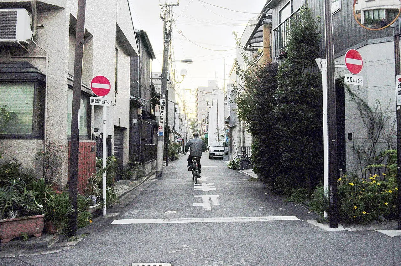 An everyday residential back lane in Yanaka, an old-town neighbourhood of Tokyo